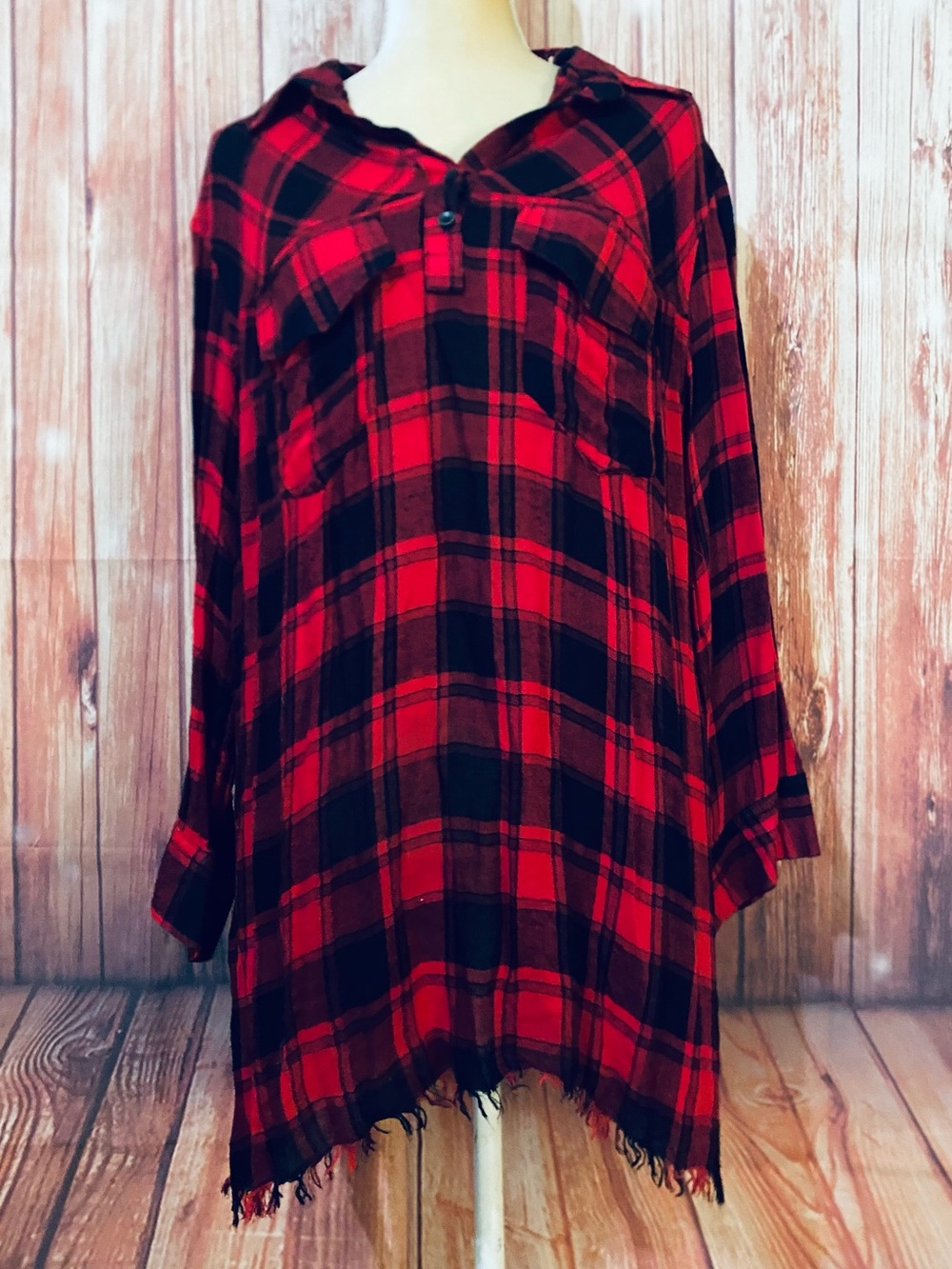 Women’s Large Tunic Umgee Red Black Plaid Long Sleeves Fringe Collared V Neck